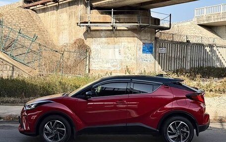 Toyota C-HR I рестайлинг, 2022 год, 1 833 000 рублей, 5 фотография
