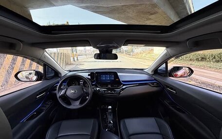 Toyota C-HR I рестайлинг, 2022 год, 1 833 000 рублей, 7 фотография