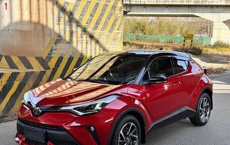 Toyota C-HR I рестайлинг, 2022 год, 1 833 000 рублей, 2 фотография