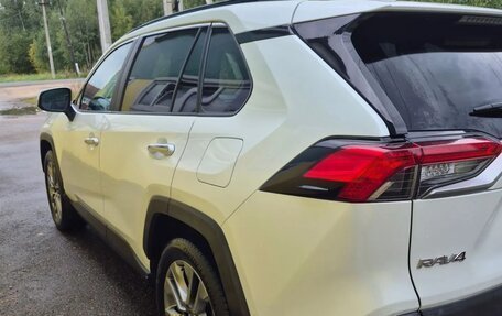 Toyota RAV4, 2022 год, 4 300 000 рублей, 3 фотография