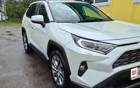 Toyota RAV4, 2022 год, 4 300 000 рублей, 4 фотография