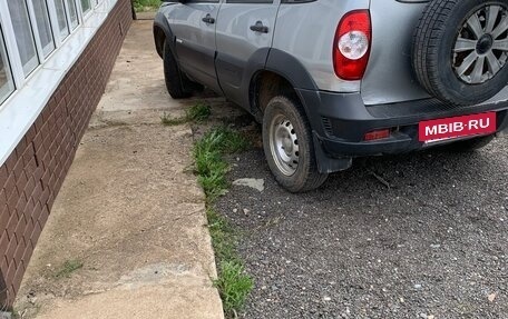 Chevrolet Niva I рестайлинг, 2013 год, 300 000 рублей, 4 фотография