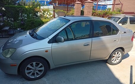 Toyota Prius IV XW50, 2001 год, 350 000 рублей, 3 фотография