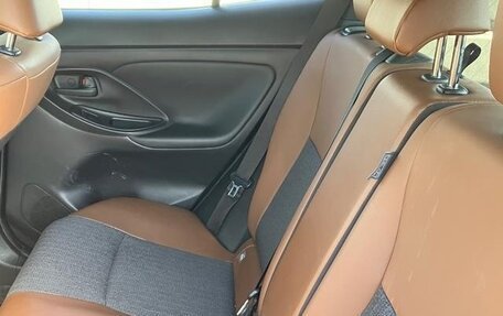 Toyota Yaris Cross, 2023 год, 1 680 000 рублей, 13 фотография