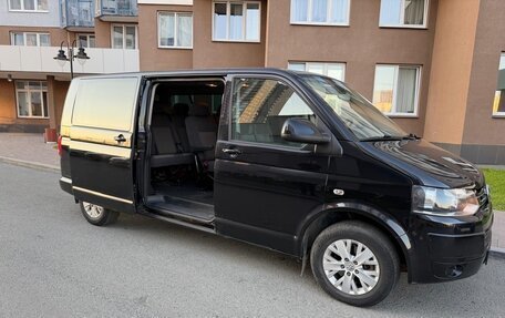 Volkswagen Caravelle T5, 2013 год, 2 050 000 рублей, 2 фотография