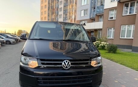 Volkswagen Caravelle T5, 2013 год, 2 050 000 рублей, 1 фотография