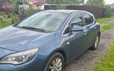 Opel Astra J, 2013 год, 640 000 рублей, 2 фотография