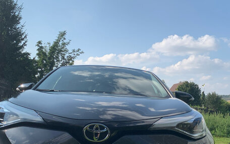 Toyota C-HR I рестайлинг, 2022 год, 2 950 000 рублей, 1 фотография