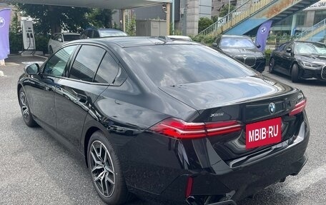 BMW 5 серия, 2024 год, 5 700 000 рублей, 4 фотография