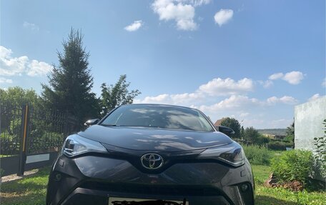 Toyota C-HR I рестайлинг, 2022 год, 2 950 000 рублей, 4 фотография
