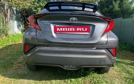 Toyota C-HR I рестайлинг, 2022 год, 2 950 000 рублей, 5 фотография