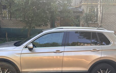 Volkswagen Tiguan II, 2018 год, 1 900 000 рублей, 2 фотография