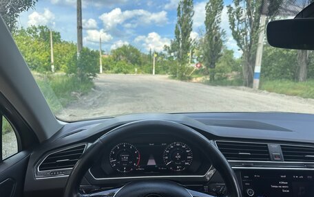 Volkswagen Tiguan II, 2018 год, 1 900 000 рублей, 8 фотография