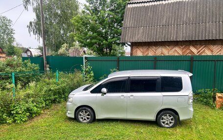 Toyota Voxy II, 2009 год, 950 000 рублей, 6 фотография