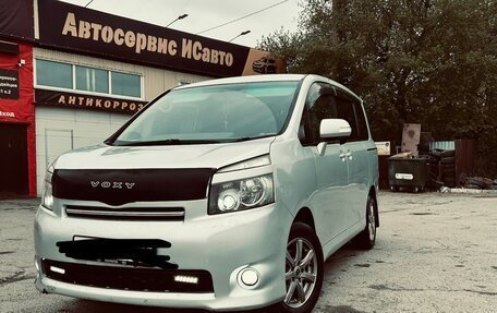 Toyota Voxy II, 2009 год, 950 000 рублей, 8 фотография