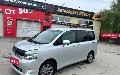 Toyota Voxy II, 2009 год, 950 000 рублей, 7 фотография
