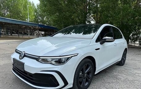 Volkswagen Golf VIII, 2023 год, 1 910 000 рублей, 3 фотография