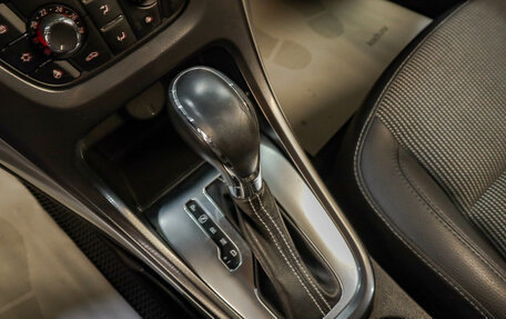 Opel Astra J, 2011 год, 1 079 000 рублей, 17 фотография