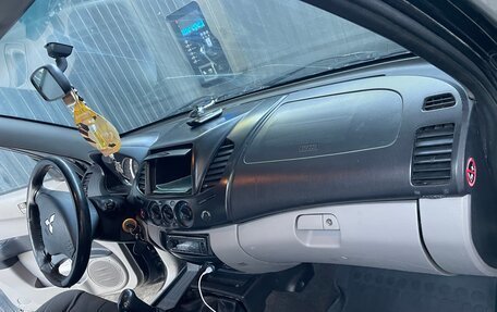 Mitsubishi L200 IV рестайлинг, 2013 год, 1 200 000 рублей, 9 фотография