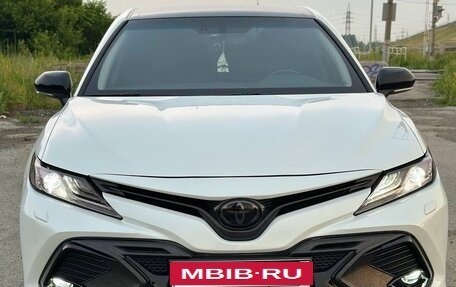 Toyota Camry, 2018 год, 2 999 900 рублей, 10 фотография
