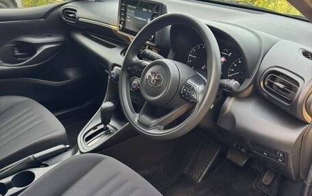 Toyota Yaris, 2021 год, 975 000 рублей, 9 фотография