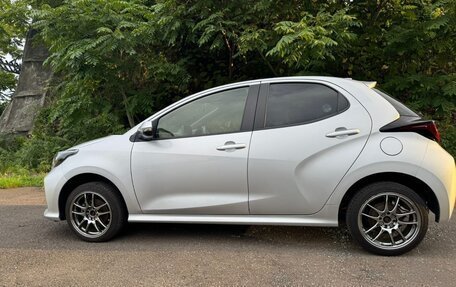Toyota Yaris, 2021 год, 975 000 рублей, 5 фотография
