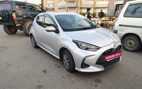 Toyota Yaris, 2021 год, 975 000 рублей, 19 фотография