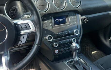 Ford Mustang VI рестайлинг, 2022 год, 2 700 000 рублей, 3 фотография