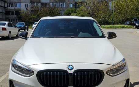BMW 1 серия, 2022 год, 1 800 000 рублей, 11 фотография