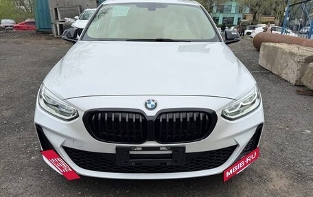 BMW 1 серия, 2022 год, 1 800 000 рублей, 3 фотография