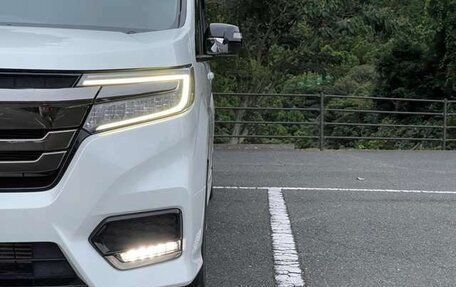 Honda Stepwgn IV, 2022 год, 1 950 000 рублей, 2 фотография