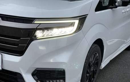 Honda Stepwgn IV, 2022 год, 1 950 000 рублей, 3 фотография