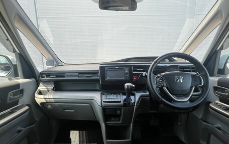 Honda Stepwgn IV, 2018 год, 1 720 000 рублей, 15 фотография