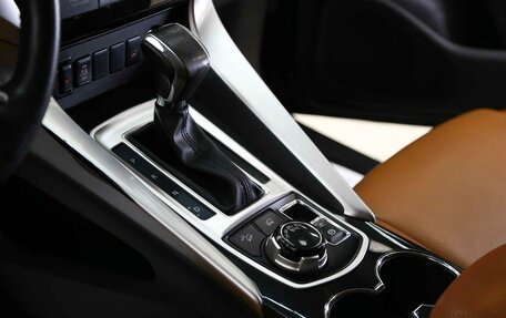 Mitsubishi Pajero Sport III рестайлинг, 2017 год, 2 390 000 рублей, 6 фотография