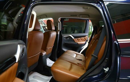 Mitsubishi Pajero Sport III рестайлинг, 2017 год, 2 390 000 рублей, 7 фотография