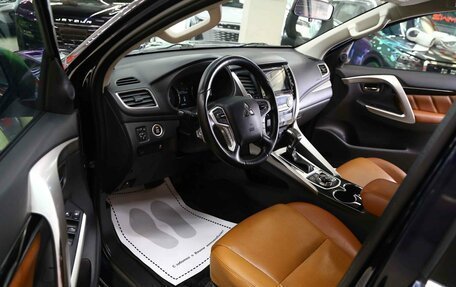 Mitsubishi Pajero Sport III рестайлинг, 2017 год, 2 390 000 рублей, 9 фотография