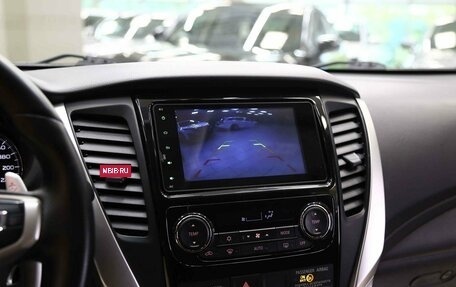 Mitsubishi Pajero Sport III рестайлинг, 2017 год, 2 390 000 рублей, 12 фотография