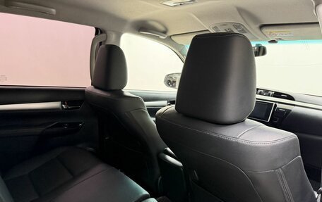 Toyota Hilux VIII, 2017 год, 3 850 000 рублей, 12 фотография