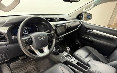 Toyota Hilux VIII, 2017 год, 3 850 000 рублей, 10 фотография