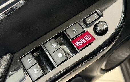Toyota Hilux VIII, 2017 год, 3 850 000 рублей, 15 фотография