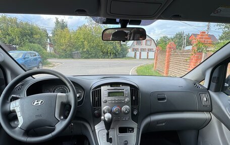 Hyundai H-1 II рестайлинг, 2015 год, 2 350 000 рублей, 2 фотография
