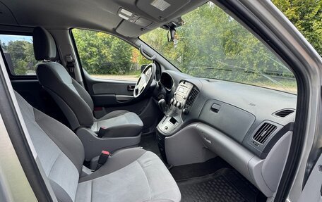 Hyundai H-1 II рестайлинг, 2015 год, 2 350 000 рублей, 5 фотография