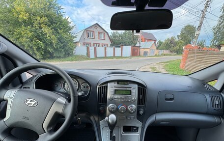 Hyundai H-1 II рестайлинг, 2015 год, 2 350 000 рублей, 18 фотография