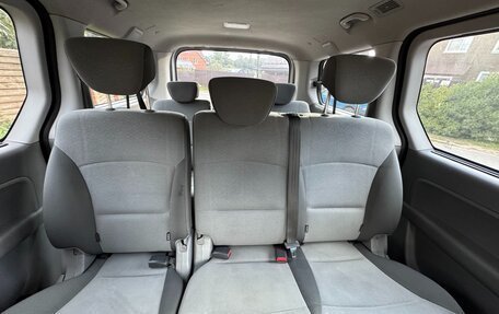 Hyundai H-1 II рестайлинг, 2015 год, 2 350 000 рублей, 15 фотография