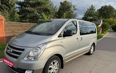 Hyundai H-1 II рестайлинг, 2015 год, 2 350 000 рублей, 13 фотография