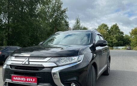 Mitsubishi Outlander III рестайлинг 3, 2019 год, 2 610 000 рублей, 1 фотография
