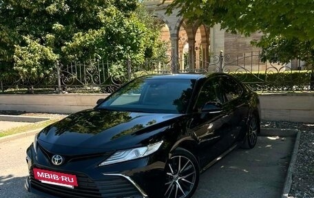 Toyota Camry, 2021 год, 2 950 000 рублей, 2 фотография