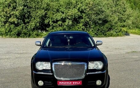 Chrysler 300C II, 2005 год, 1 000 000 рублей, 1 фотография