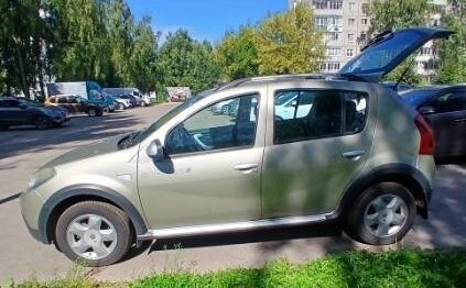 Renault Sandero I, 2013 год, 670 000 рублей, 2 фотография
