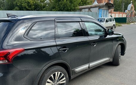 Mitsubishi Outlander III рестайлинг 3, 2019 год, 2 610 000 рублей, 4 фотография